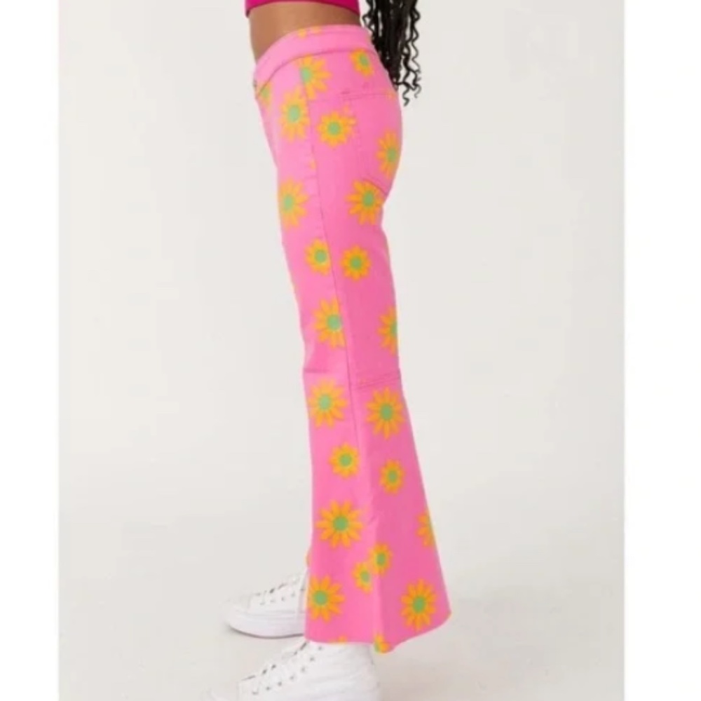 Free People Youthquake Printed Crop Flare Jeans in Lipstick Combo sz 26 - Picture 3 of 6